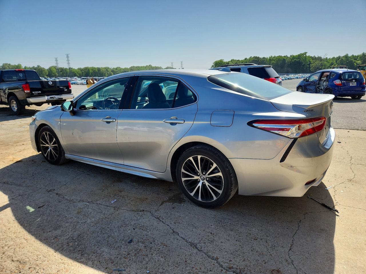 2020 Toyota Camry Se - zdjęcie 2