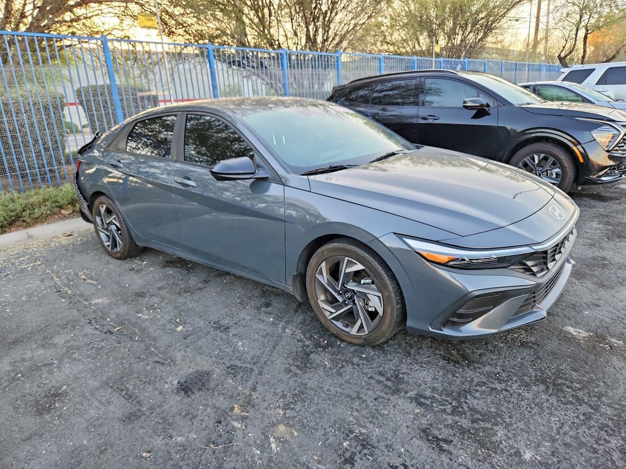 2025 Hyundai Elantra Sel Sport - zdjęcie 4
