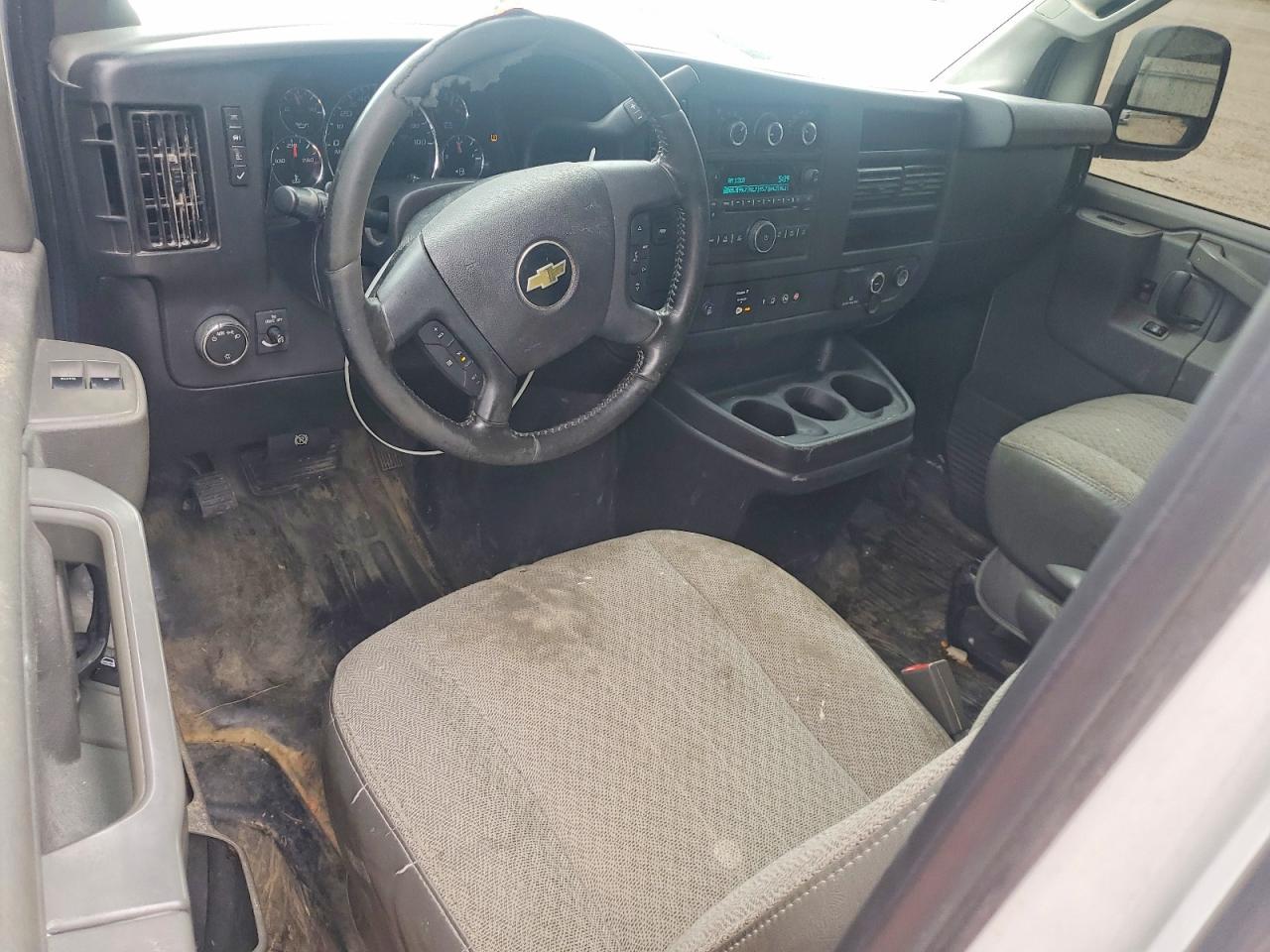 2020 Chevrolet Express G2500 - zdjęcie 8