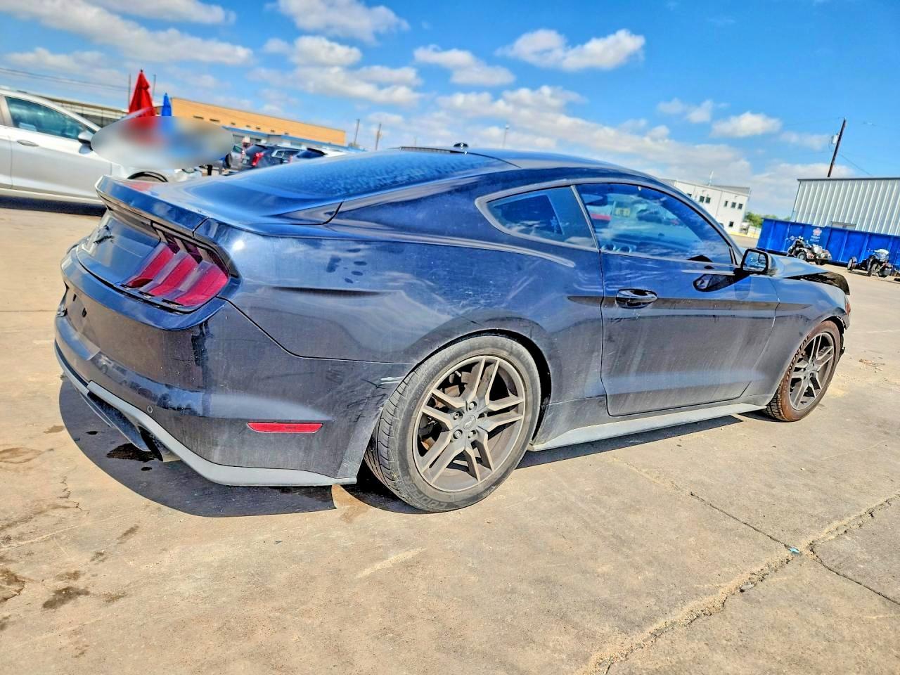 2019 Ford Mustang - zdjęcie 3