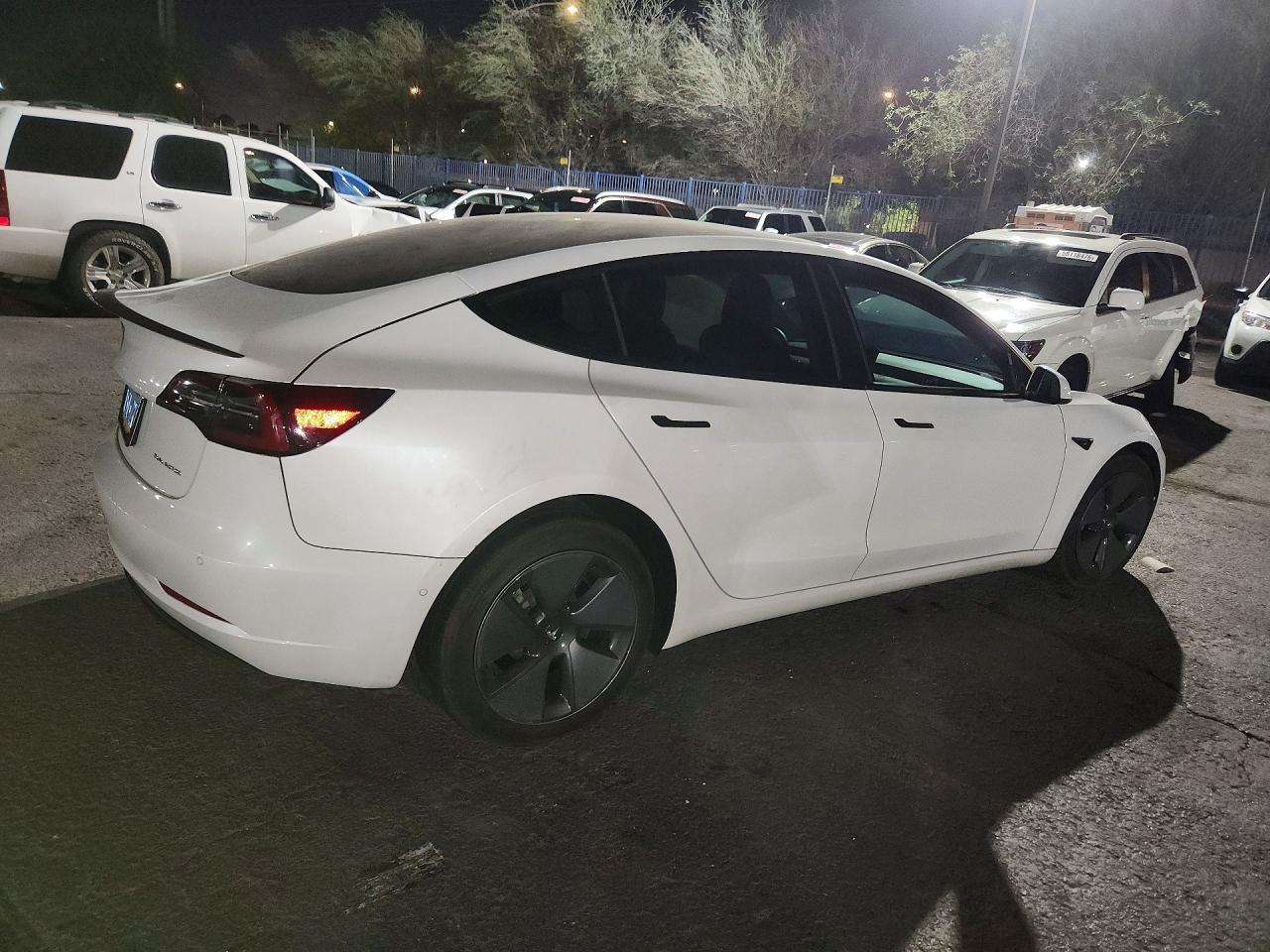 2022 Tesla Model 3 - zdjęcie 3