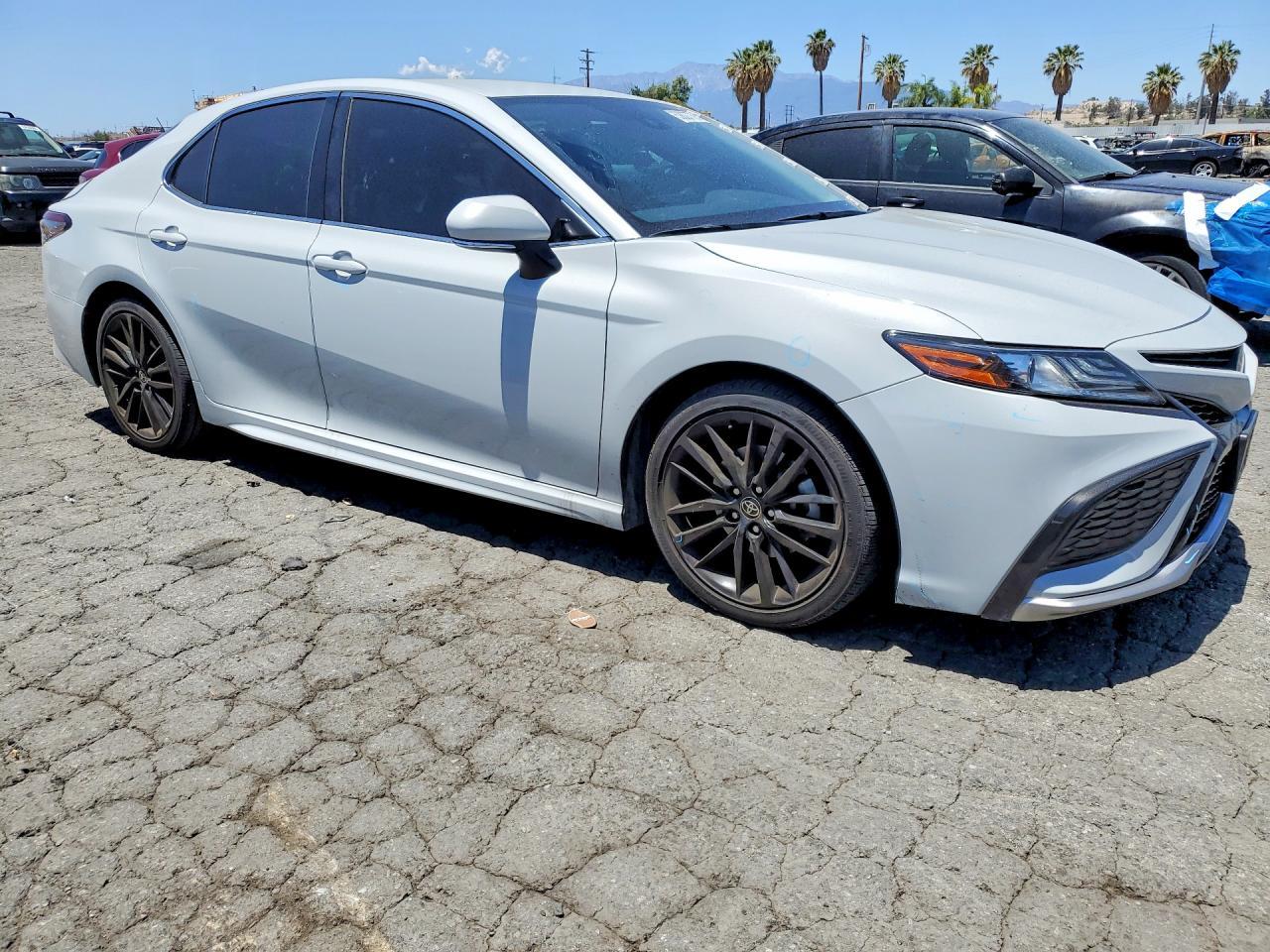 2022 Toyota Camry Xse - zdjęcie 4
