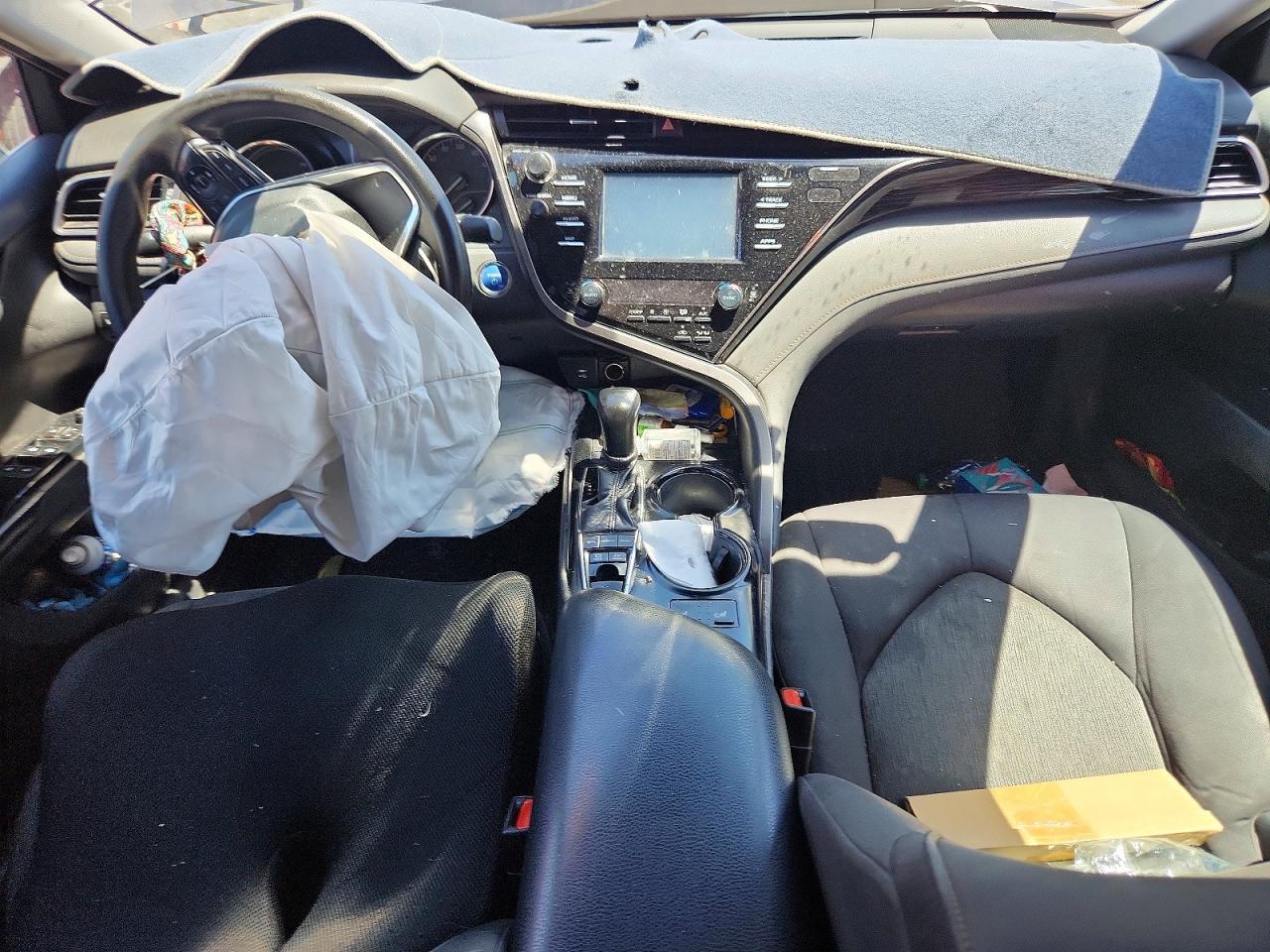 2019 Toyota Camry Le - zdjęcie 8