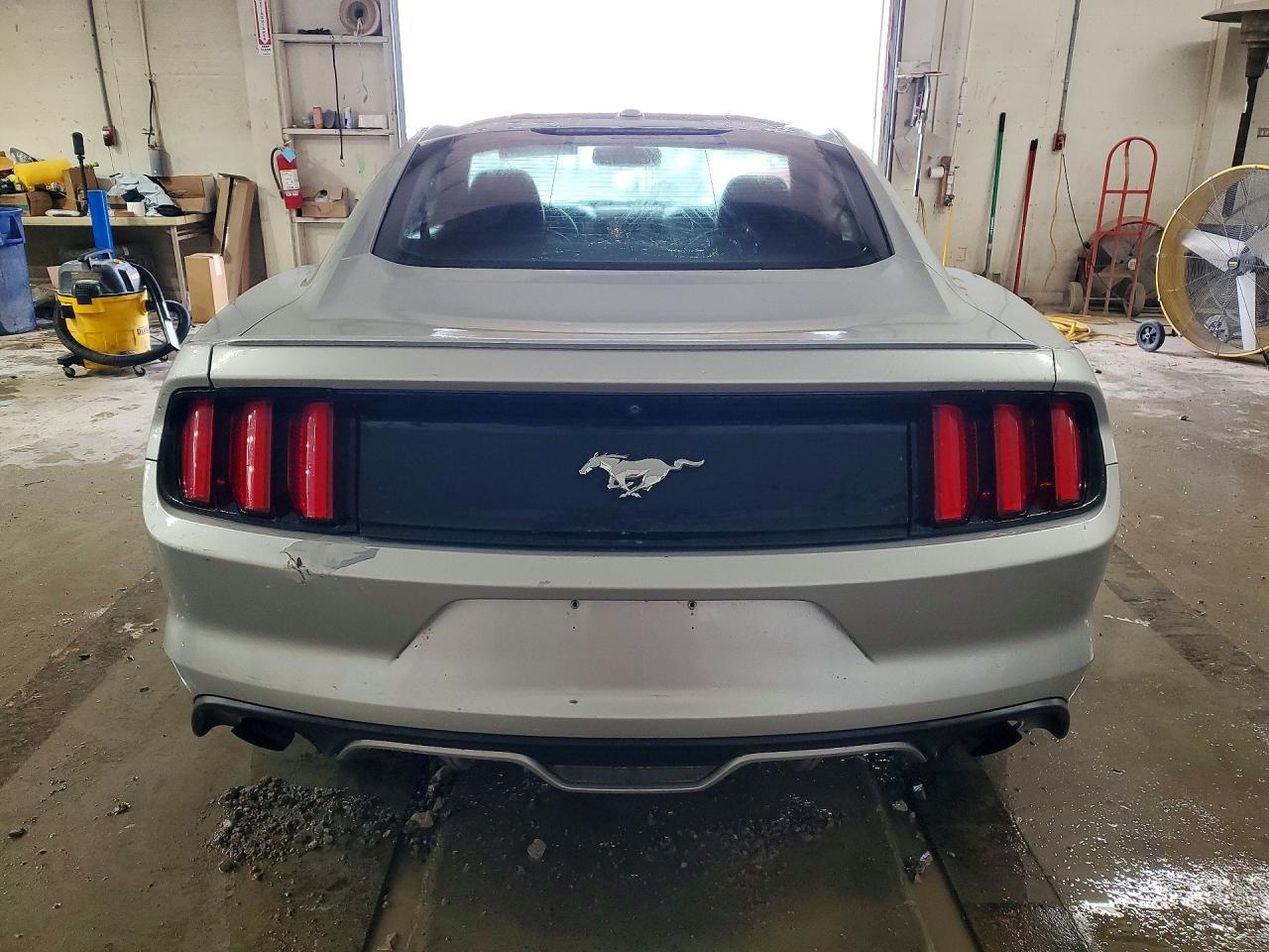 2017 Ford Mustang - zdjęcie 6