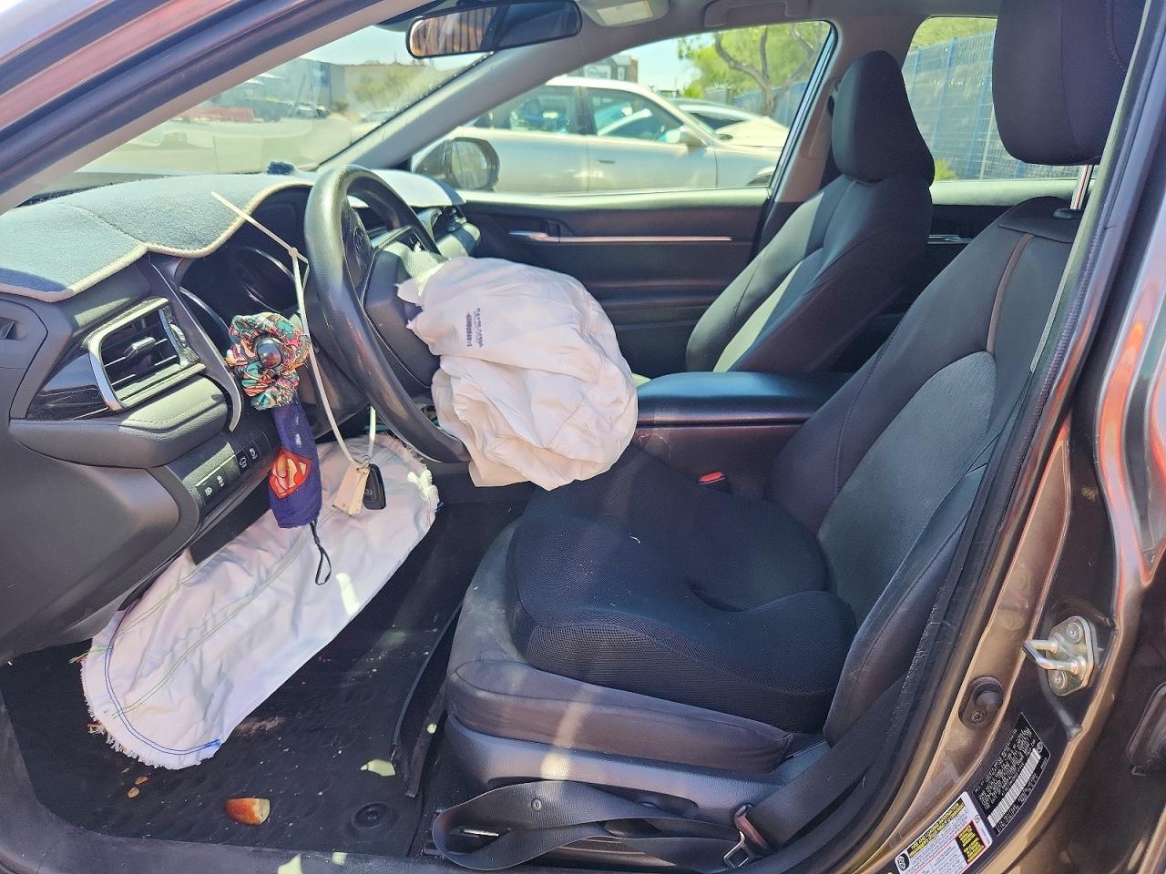 2019 Toyota Camry Le - zdjęcie 7