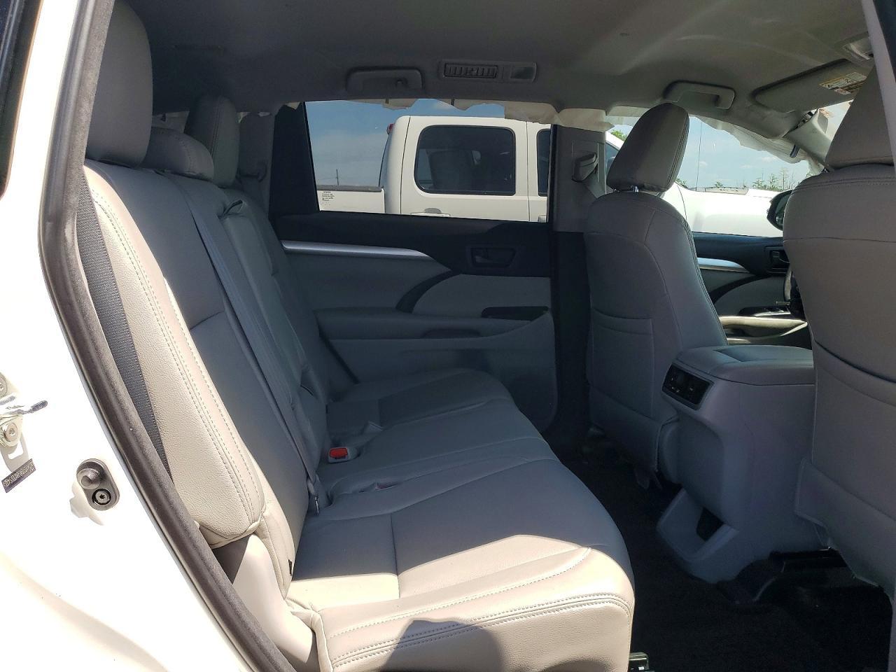 2014 Toyota Highlander Le - zdjęcie 11