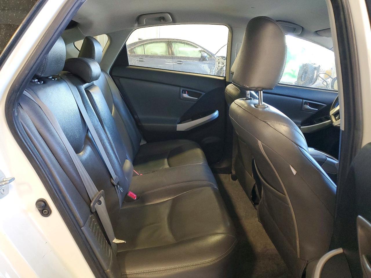 2013 Toyota Prius Plug-In Hybrid Base - zdjęcie 10