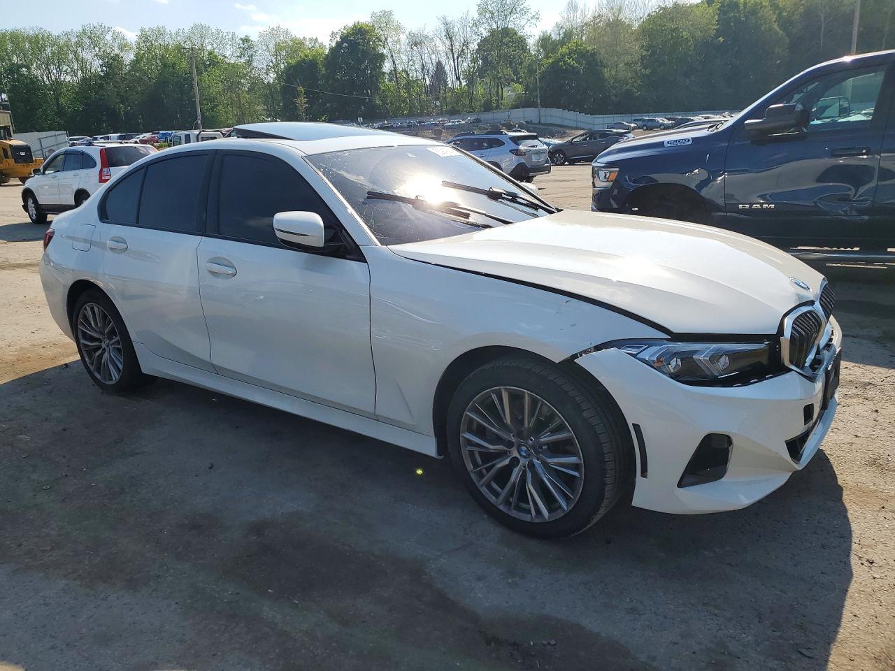 2023 BMW 330Xi - zdjęcie 4