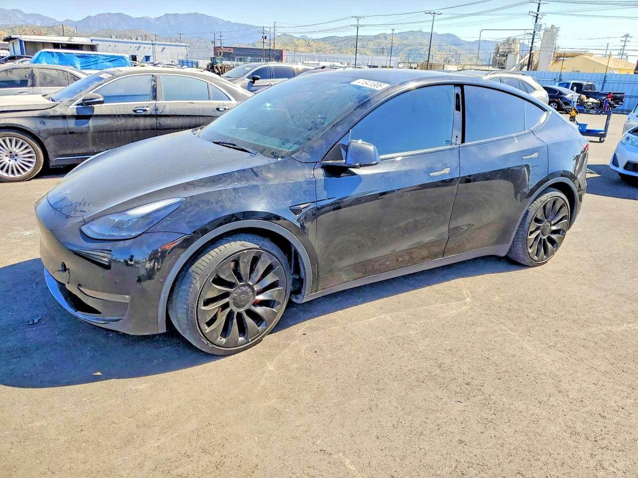2022 Tesla Model Y - zdjęcie główne