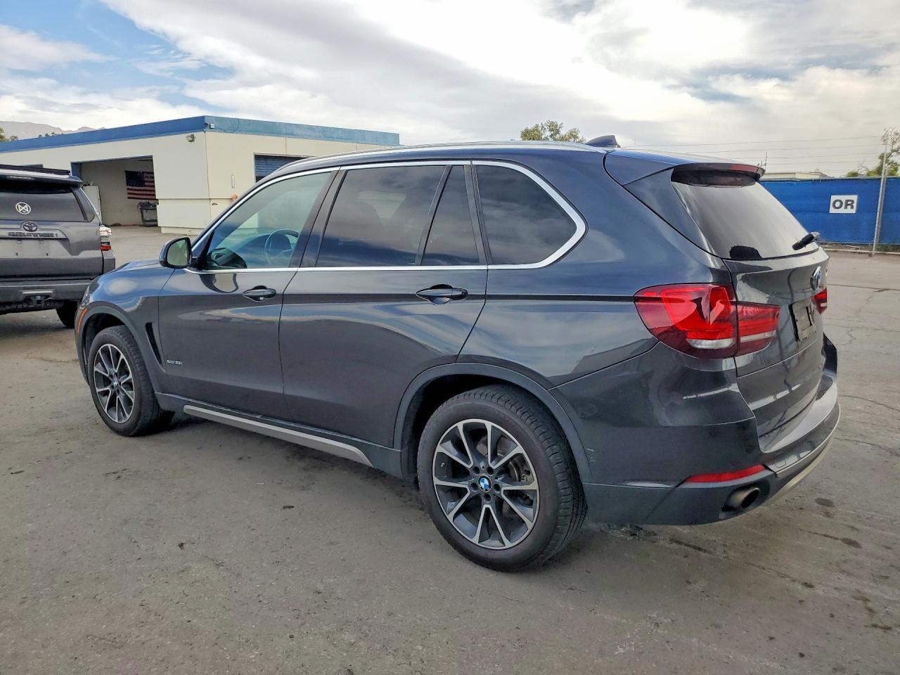 2017 BMW X5 xDrive35I - zdjęcie 2