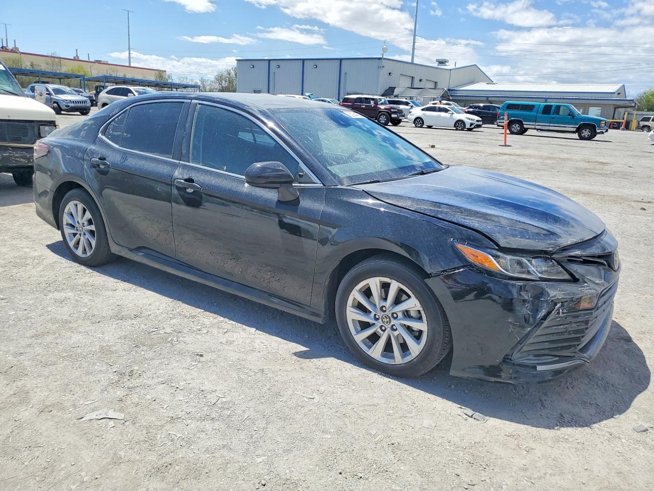 2021 Toyota Camry Le - zdjęcie 4