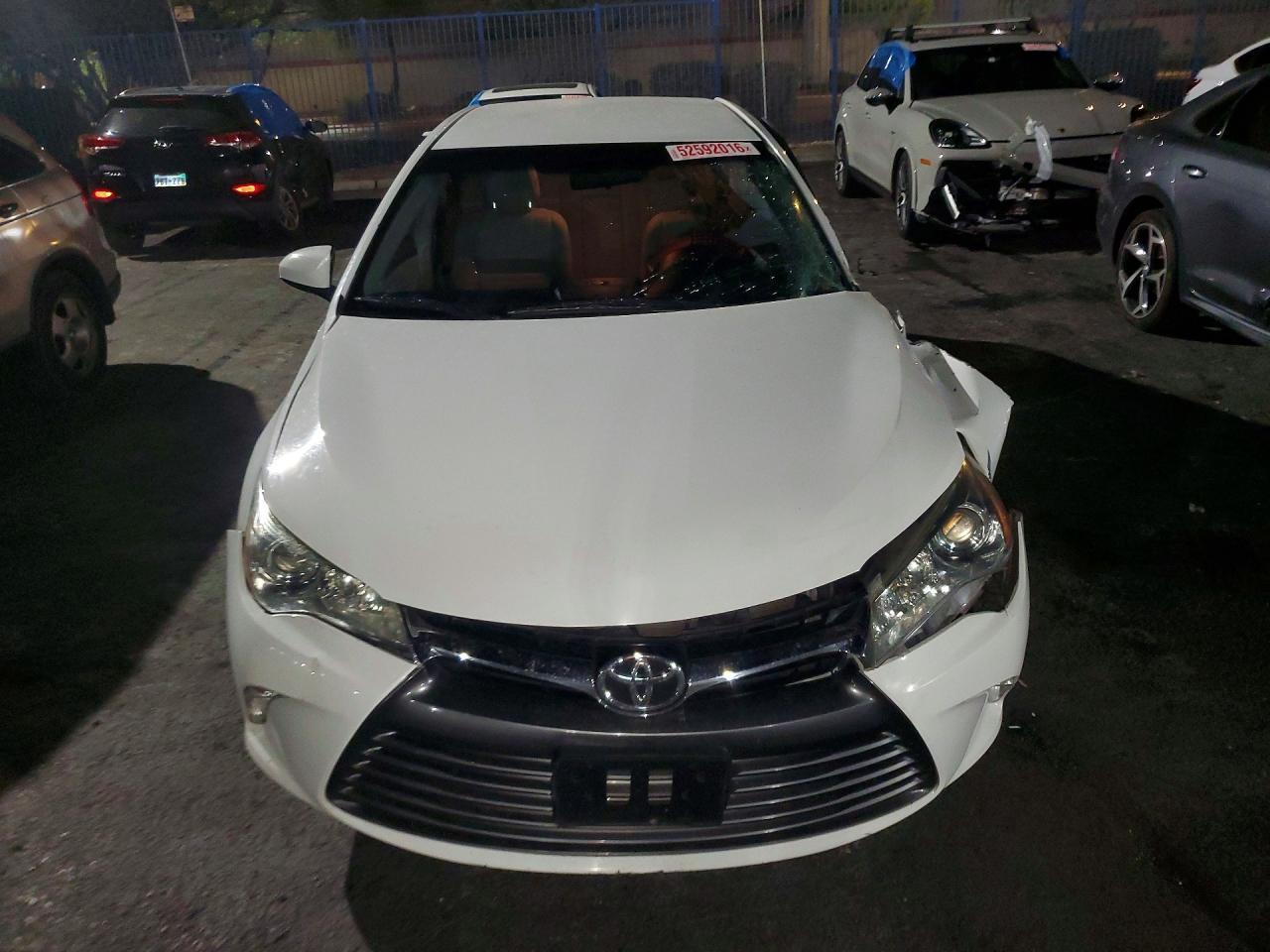 2016 Toyota Camry Le - zdjęcie 5