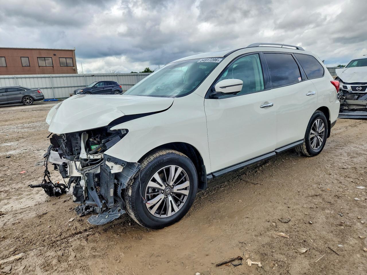 2017 Nissan Pathfinder - zdjęcie główne