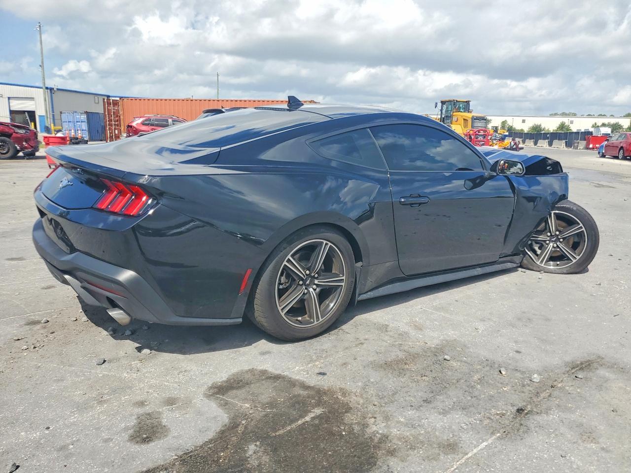 2025 Ford Mustang - zdjęcie 3