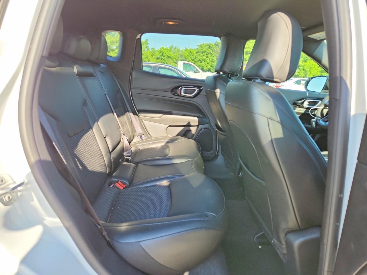 2025 Jeep Compass Latitude - zdjęcie 11