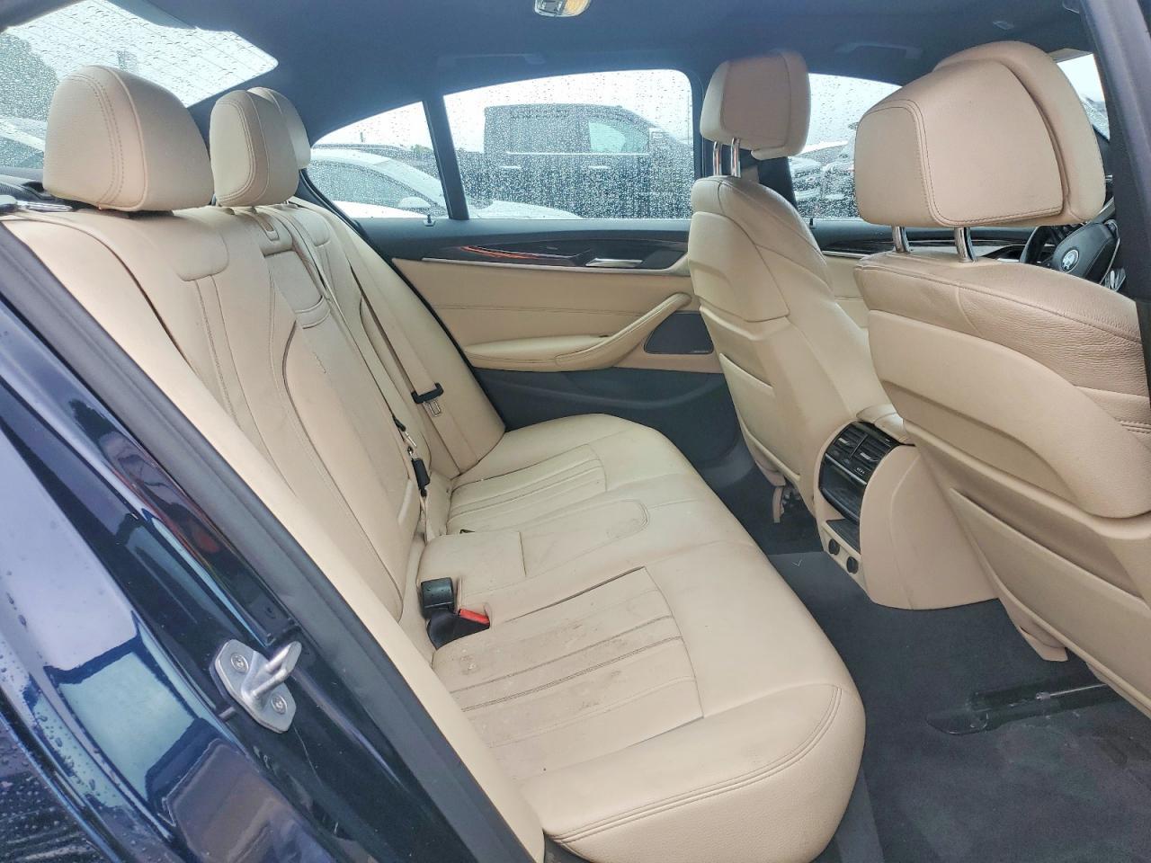 2019 BMW 530Xe - zdjęcie 10