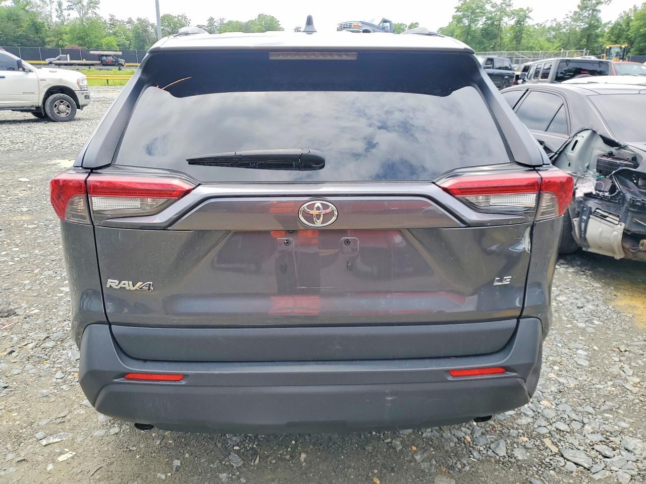 2019 Toyota Rav4 Le - zdjęcie 6
