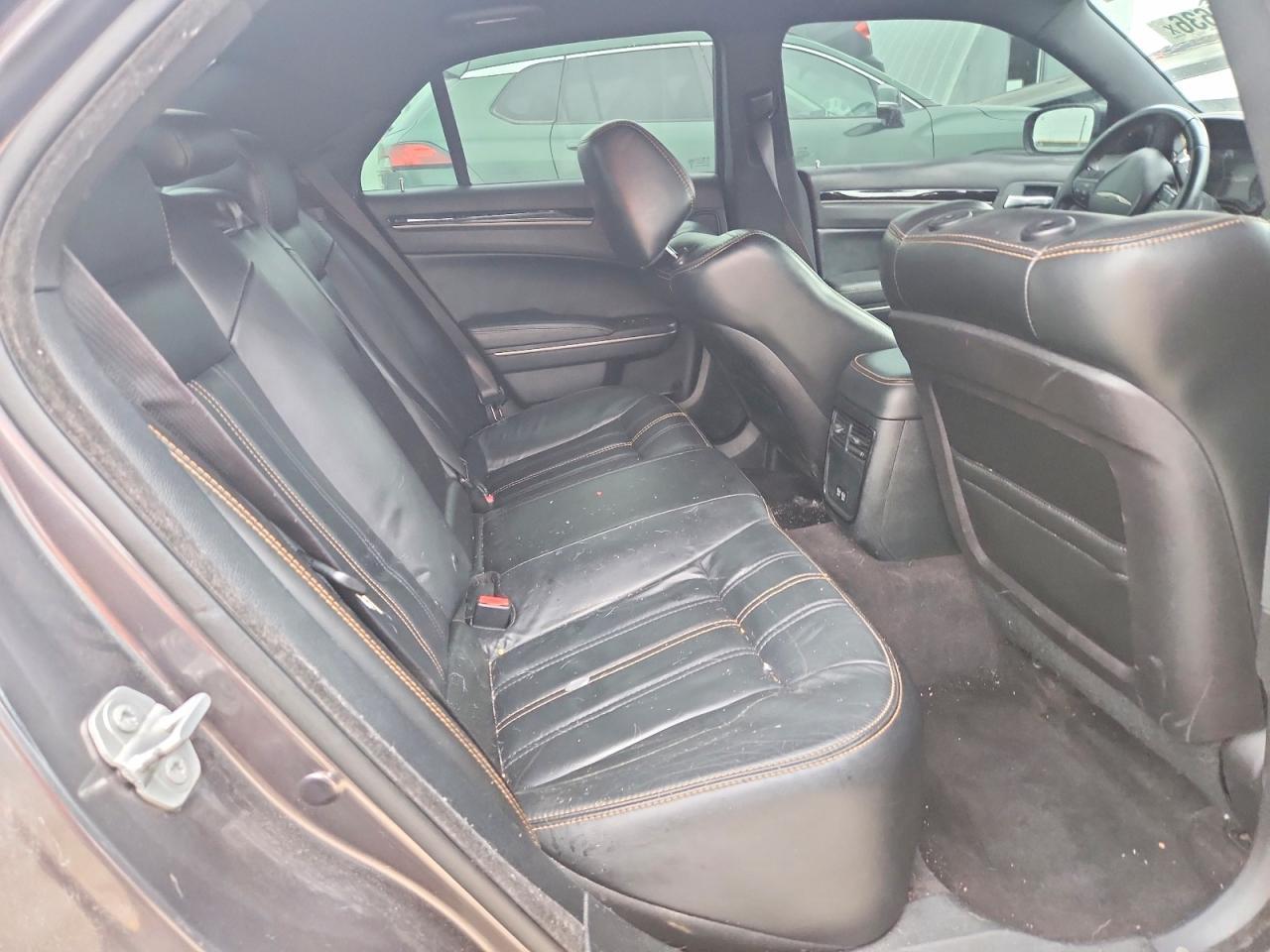 2016 Chrysler 300 S - zdjęcie 10