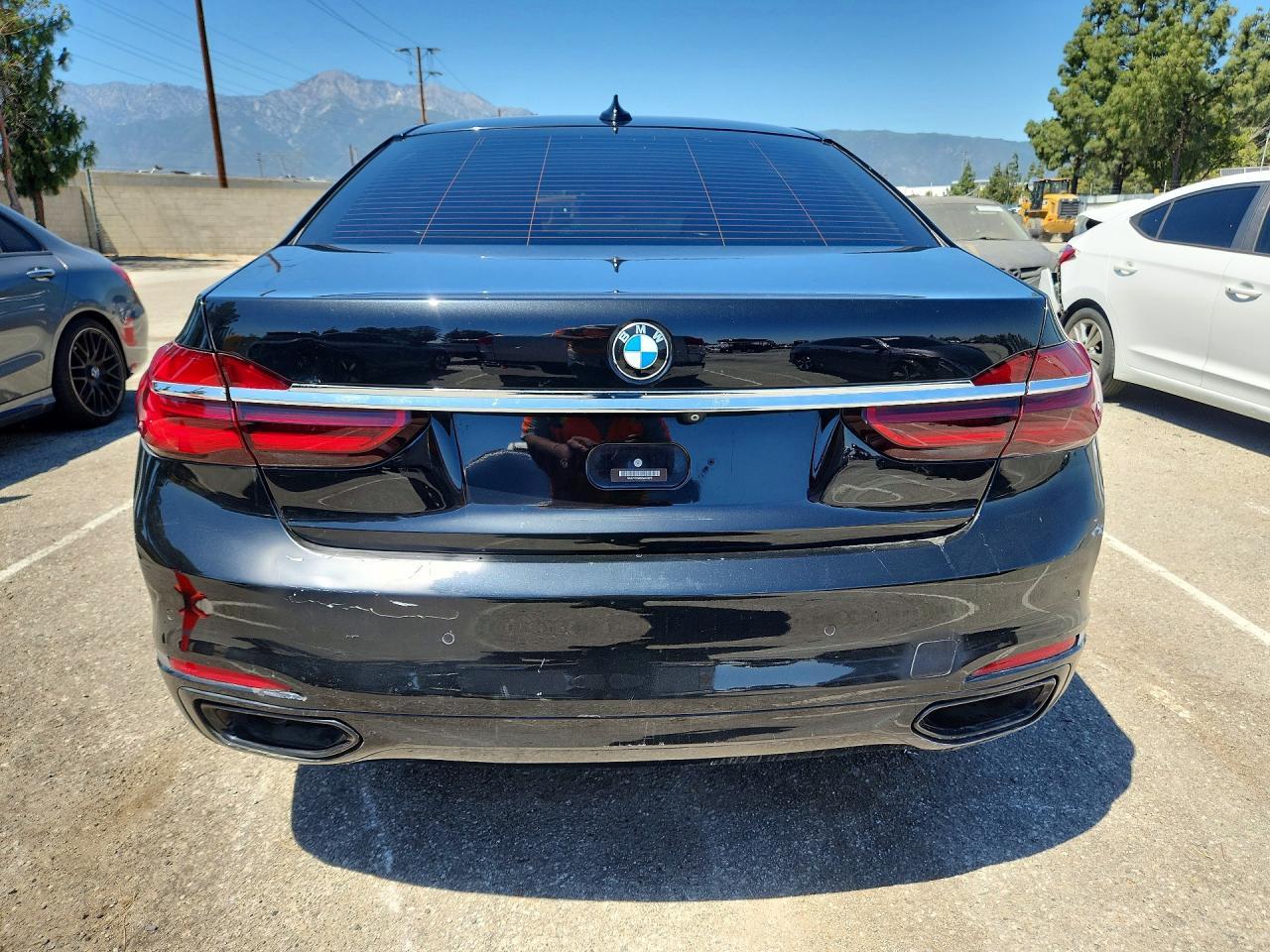 2016 BMW 750 I - zdjęcie 6