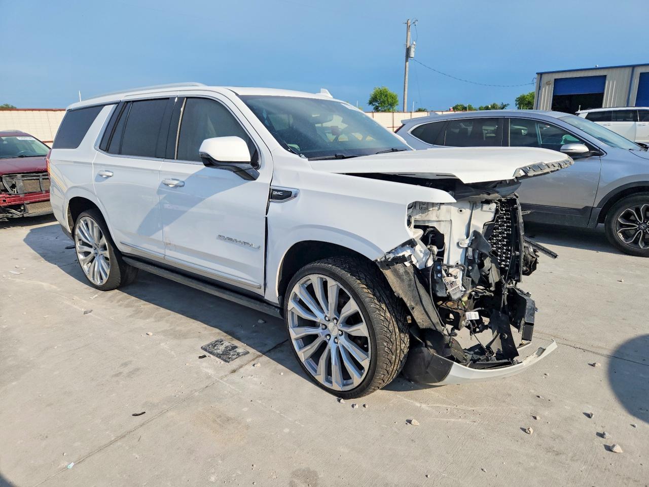 2021 GMC Yukon Denali - zdjęcie 4