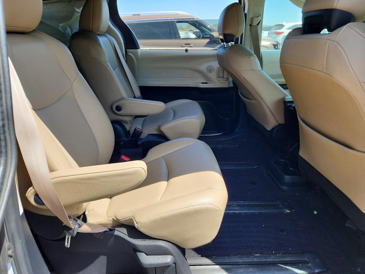 2021 Toyota Sienna Xle - zdjęcie 11