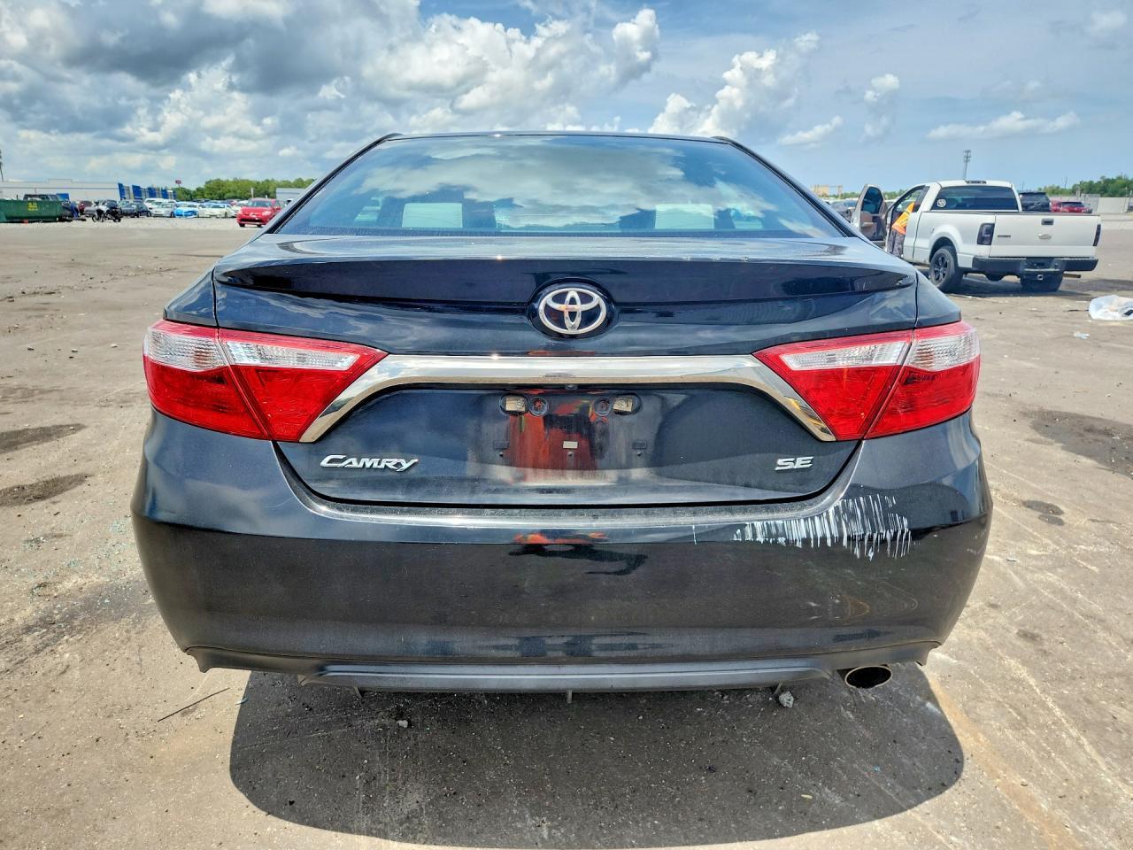 2016 Toyota Camry Se - zdjęcie 6