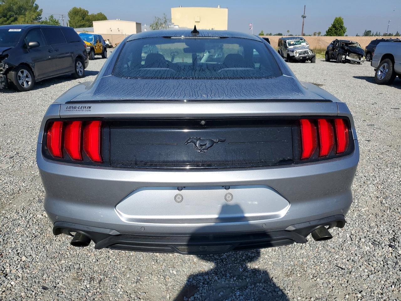 2020 Ford Mustang - zdjęcie 6