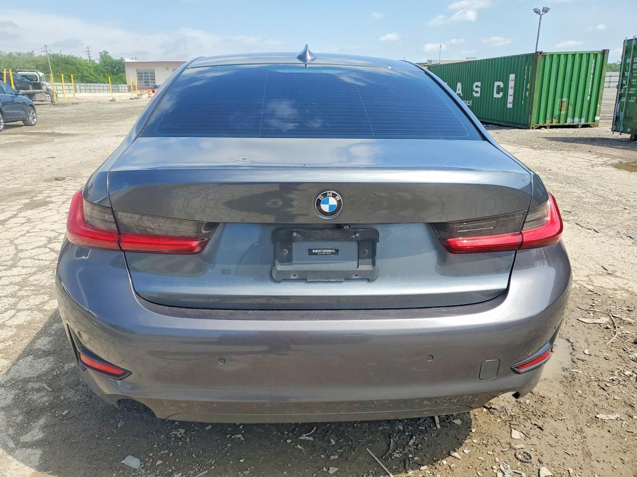 2021 BMW Seria 3 330i - zdjęcie 6