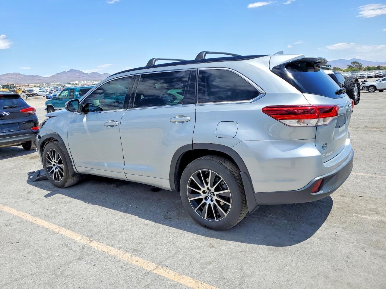2017 Toyota Highlander Se - zdjęcie 2