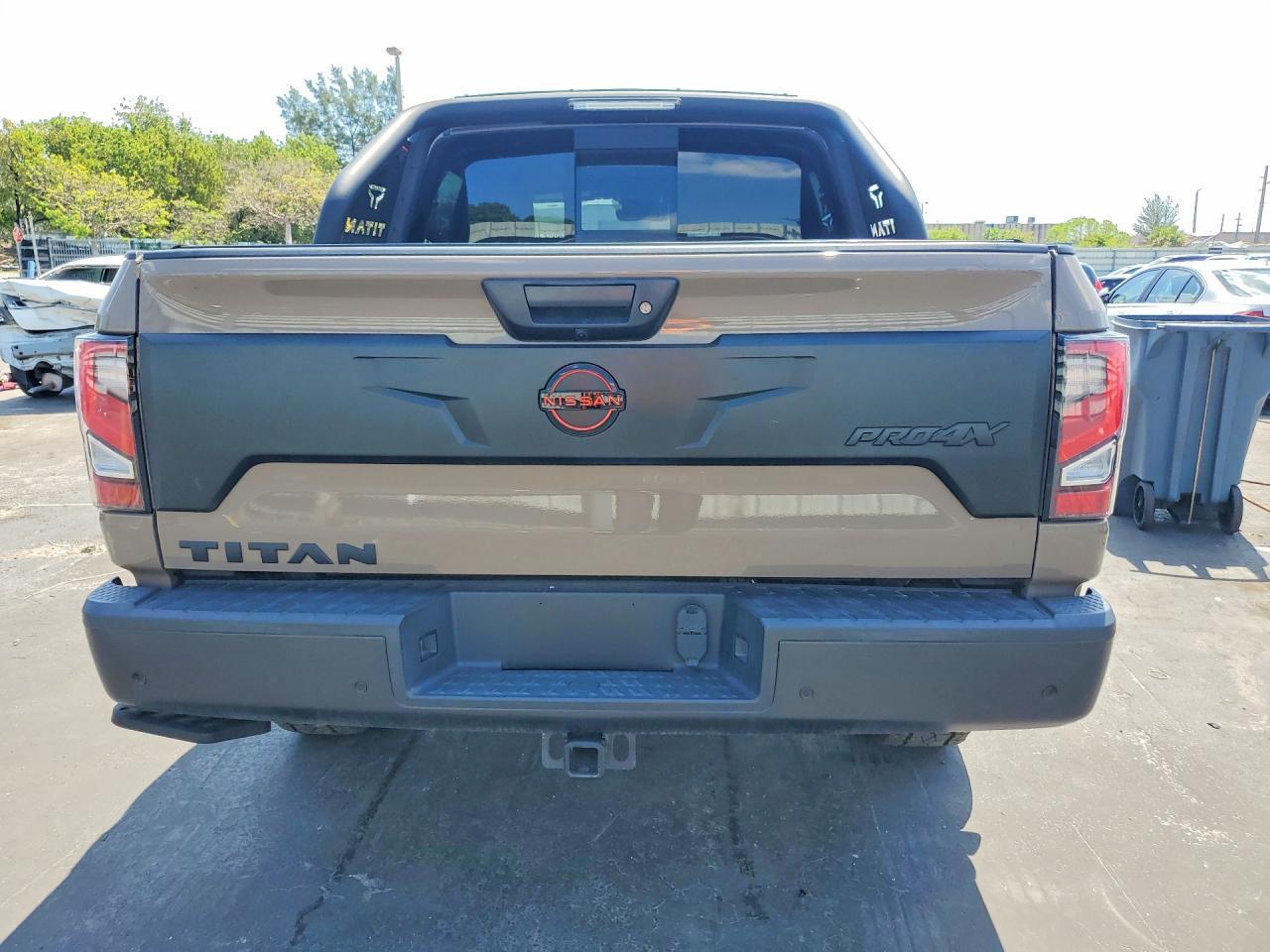 2024 Nissan Titan Pro-4X - zdjęcie 6