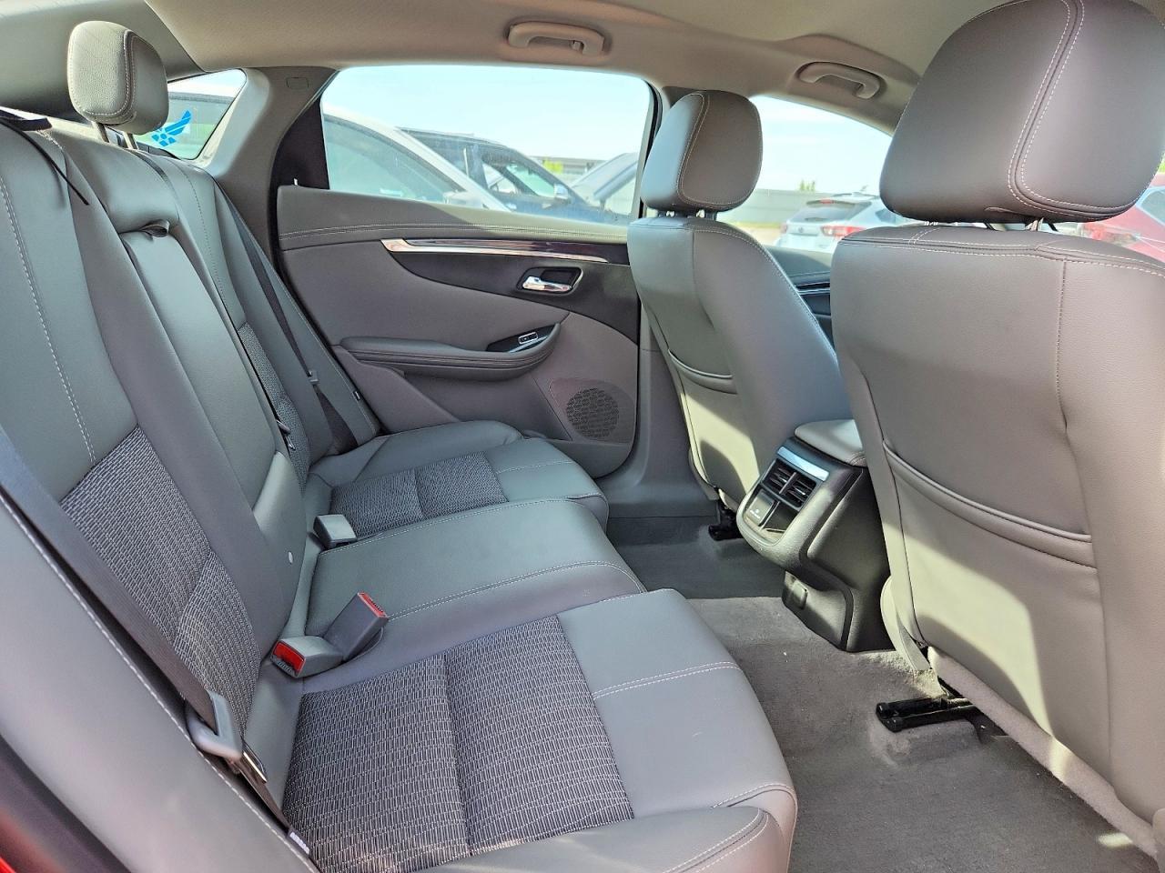 2019 Chevrolet Impala Lt - zdjęcie 10