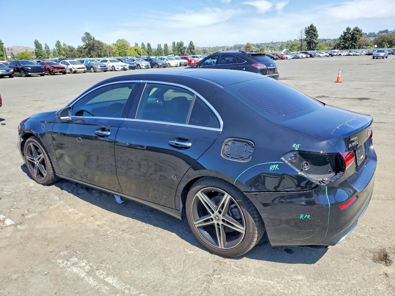 2021 Mercedes-Benz A 220 - zdjęcie 2