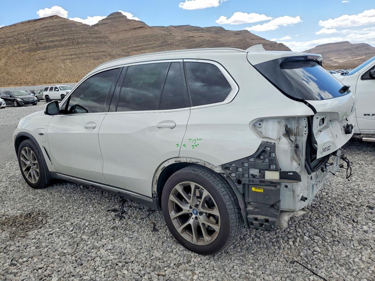 2022 BMW X5 xDrive45E - zdjęcie 2