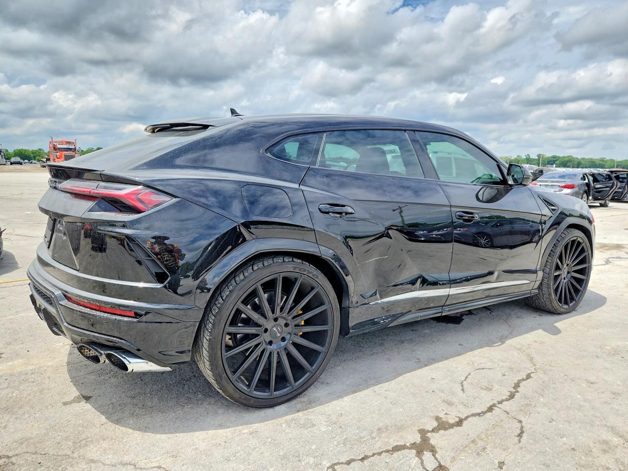 2020 Lamborghini Urus - zdjęcie 3