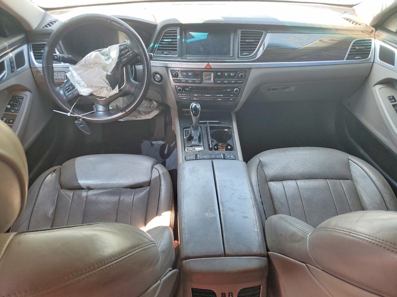 2015 Hyundai Genesis 3.8L - zdjęcie 8