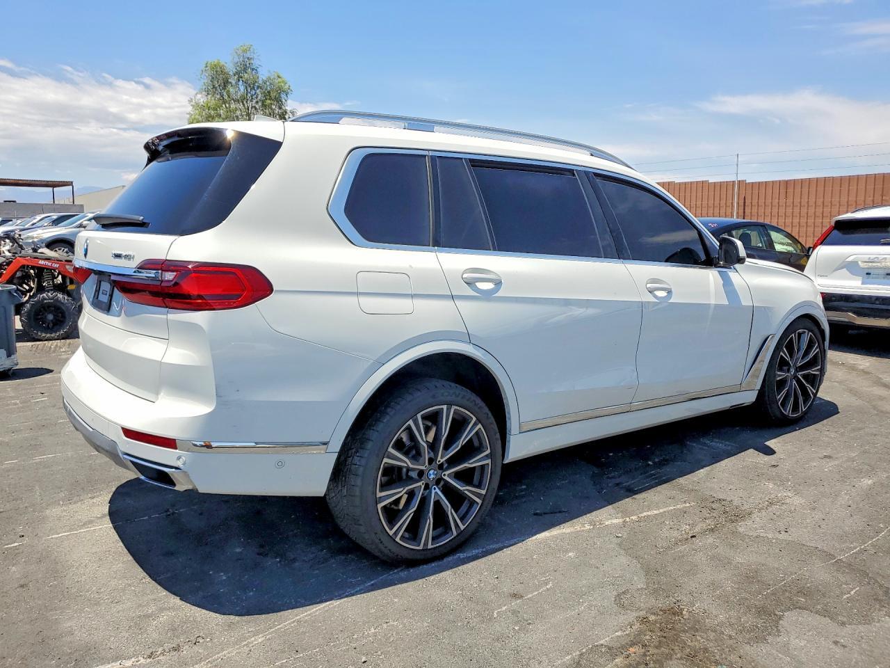 2022 BMW X7 xDrive40I - zdjęcie 3