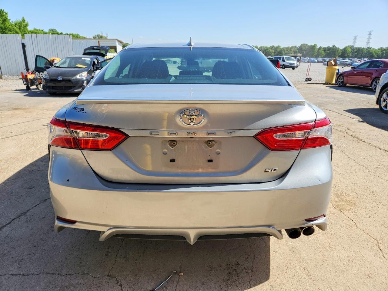 2020 Toyota Camry Se - zdjęcie 6