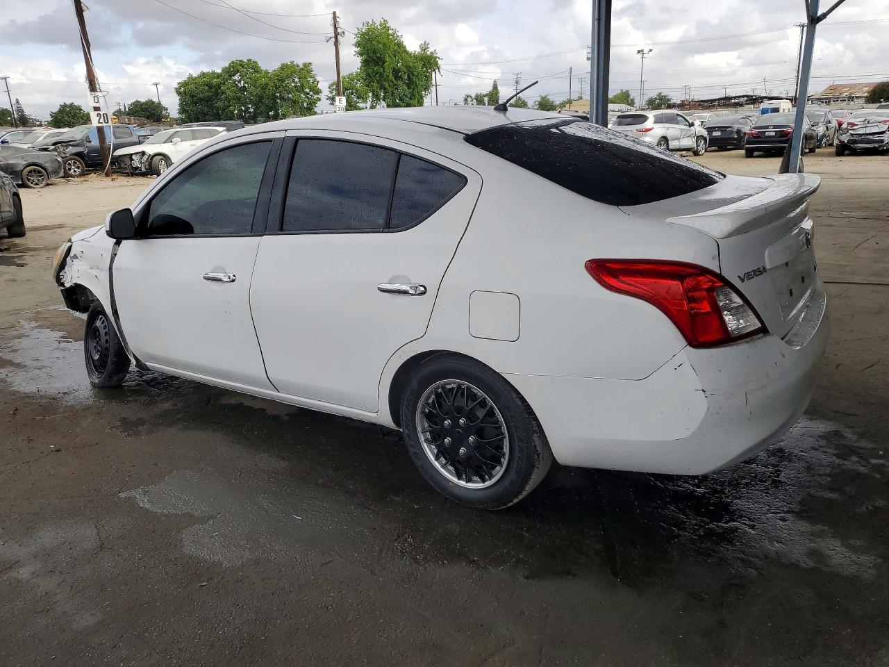 2014 Nissan Versa - zdjęcie 2