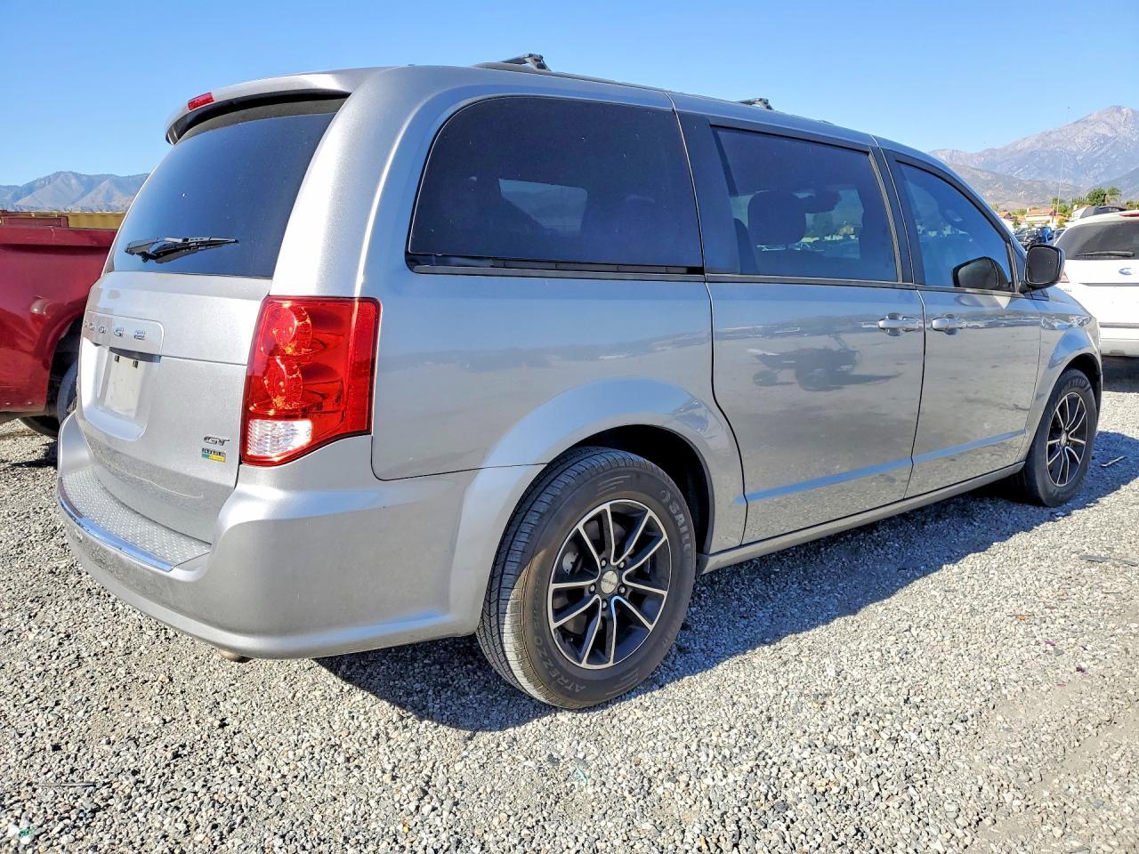 2018 Dodge Grand Caravan Gt - zdjęcie 3