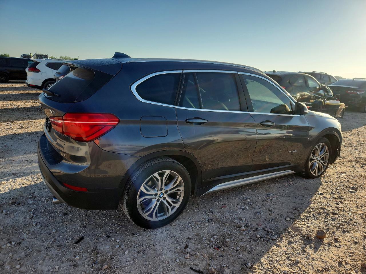 2016 BMW X1 xDrive28I - zdjęcie 3