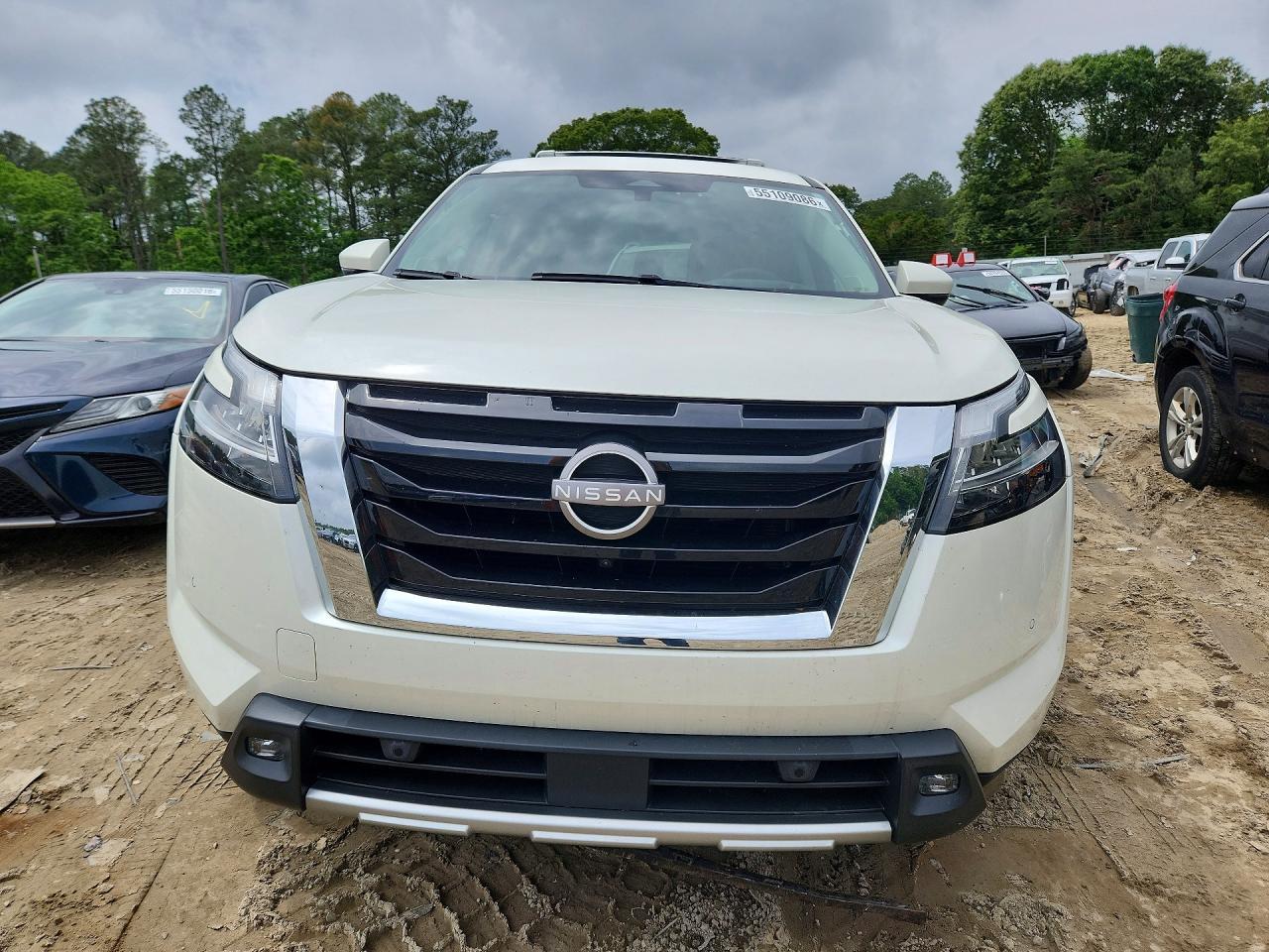 2022 Nissan Pathfinder Platinum - zdjęcie 5