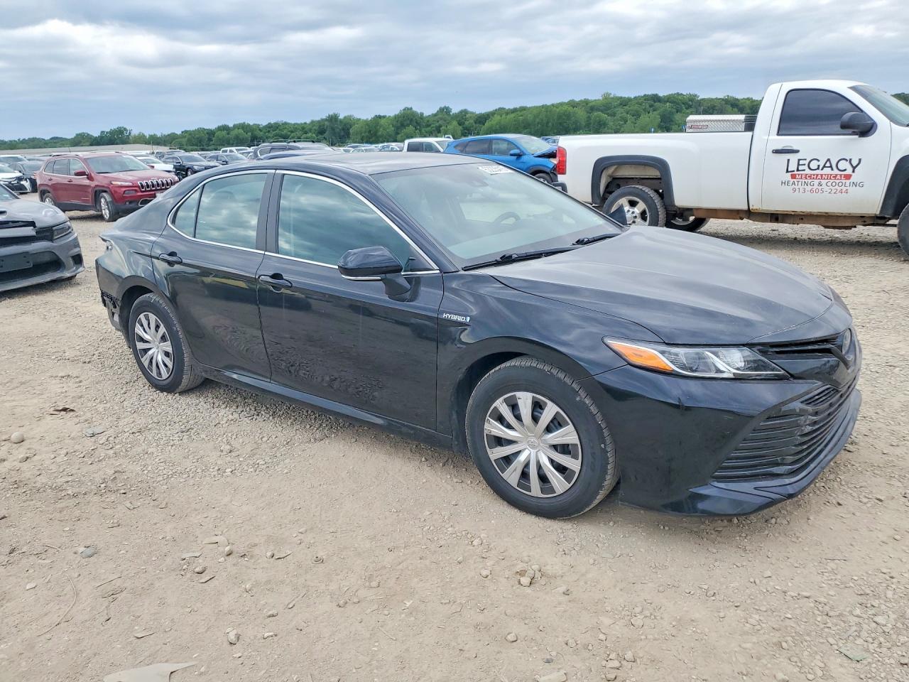 2020 Toyota Camry Le - zdjęcie 4