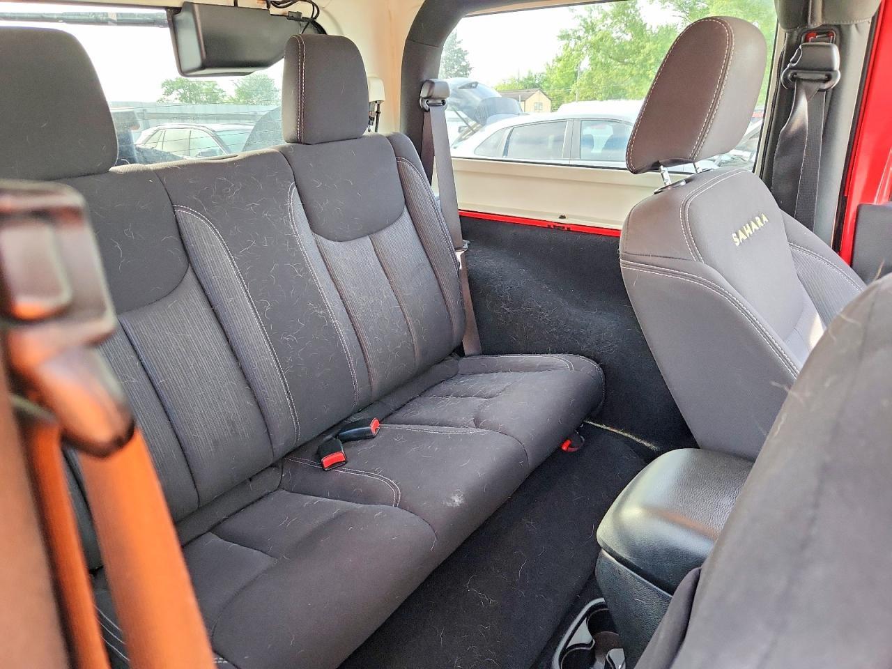 2013 Jeep Wrangler Sahara - zdjęcie 11
