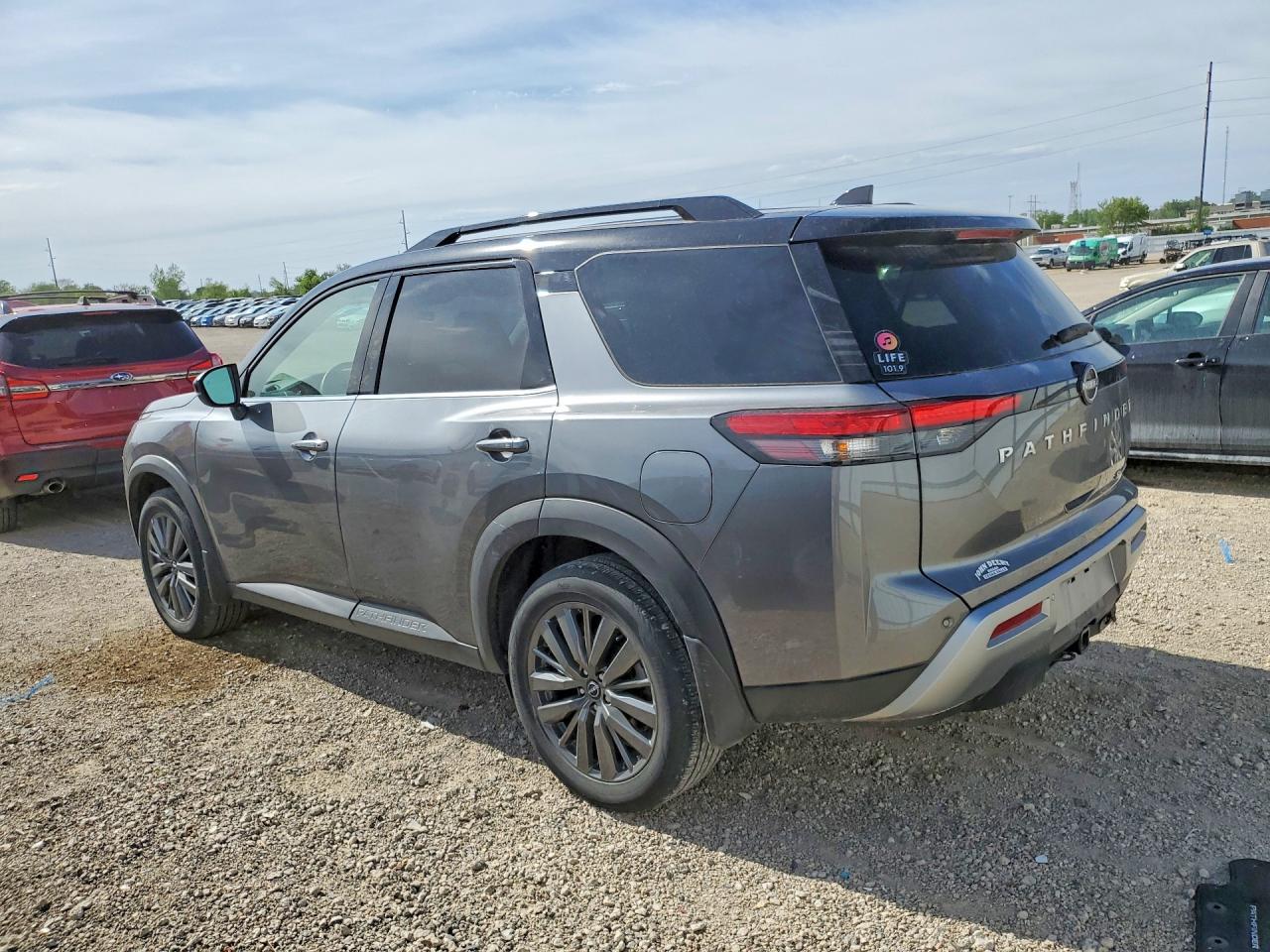 2024 Nissan Pathfinder Sl - zdjęcie 2