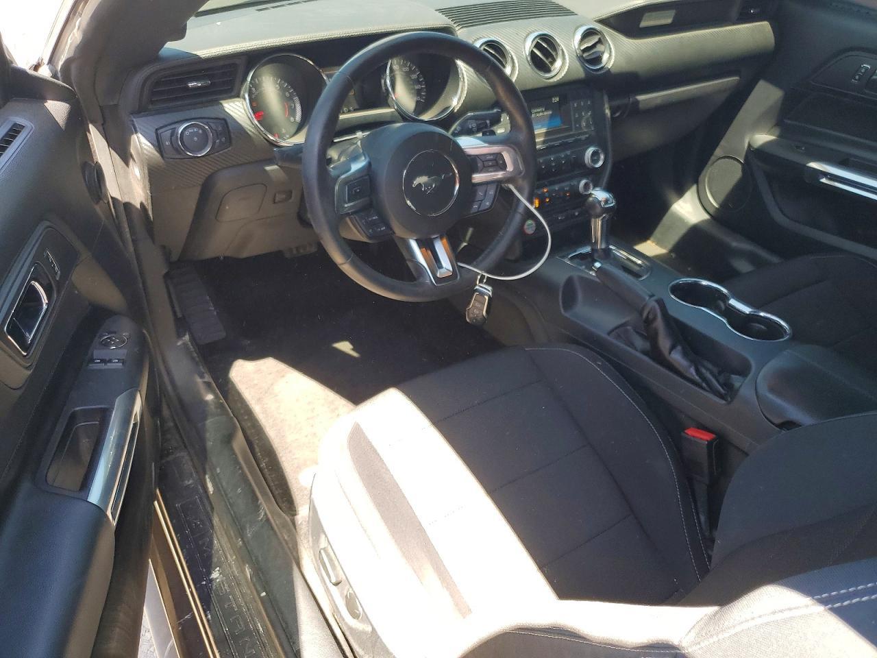 2015 Ford Mustang - zdjęcie 9