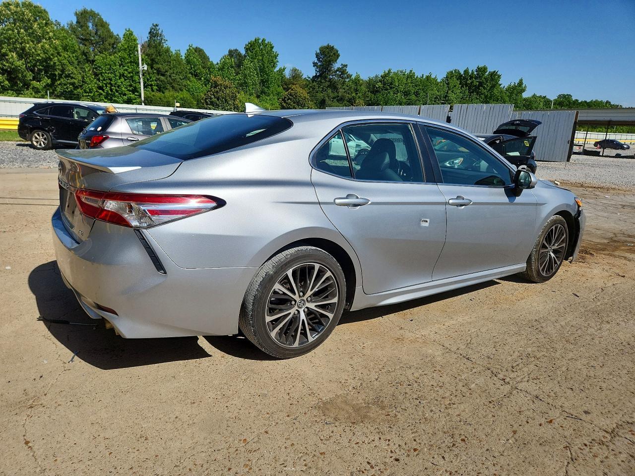 2020 Toyota Camry Se - zdjęcie 3