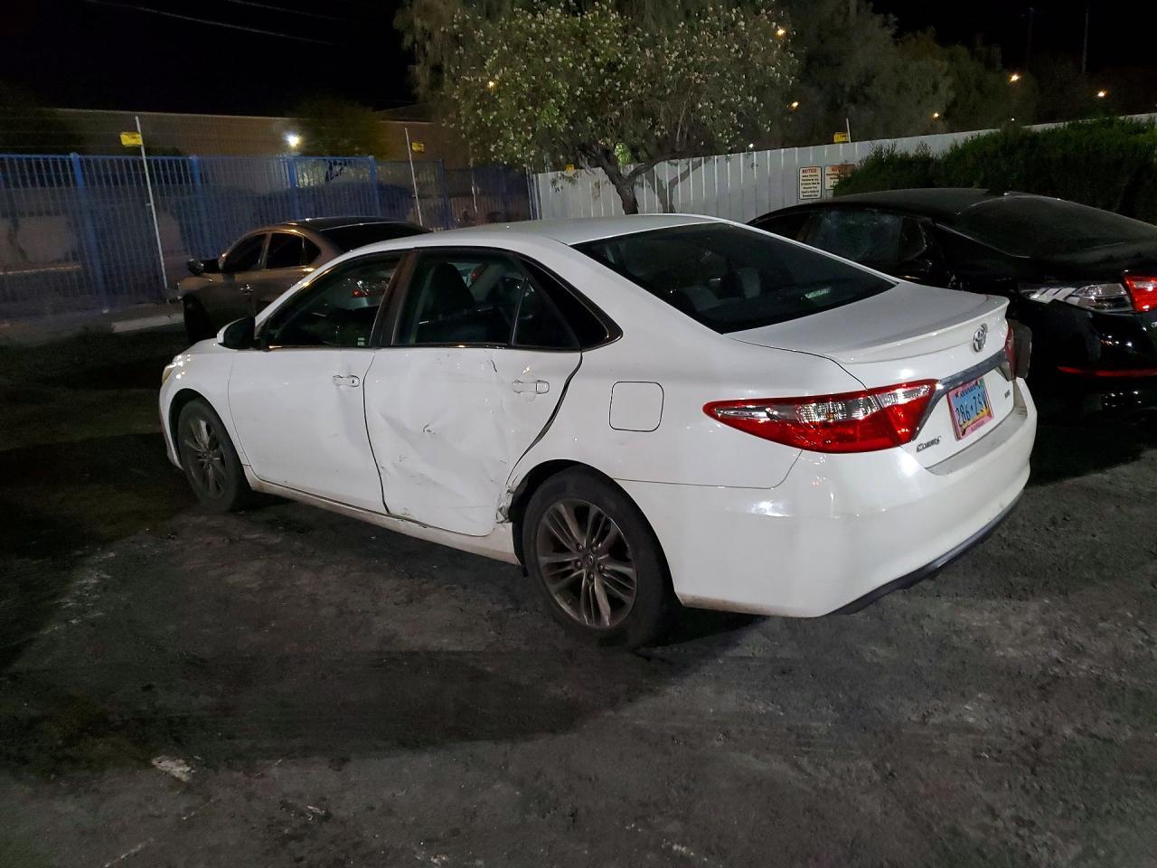 2017 Toyota Camry Se - zdjęcie 2