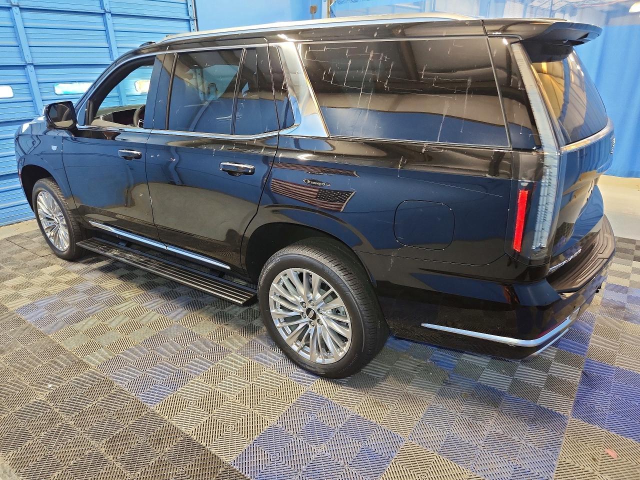 2025 Cadillac Escalade Premium Luxury - zdjęcie 2