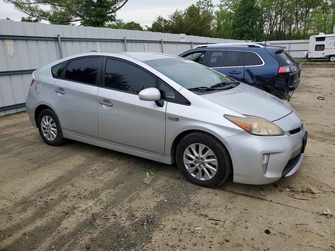 2013 Toyota Prius Plug-In Hybrid Base - zdjęcie 4