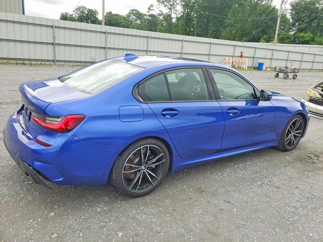 2022 BMW 330I - zdjęcie 3